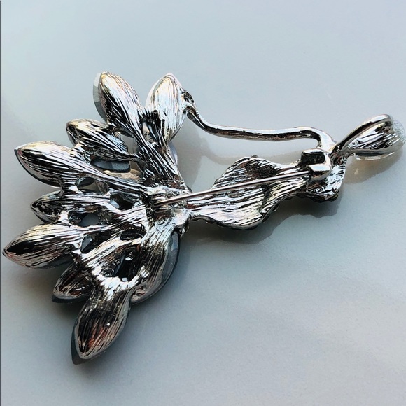 Brooch Beautiful Lady White Rhinestone Pin NWT - Picture 3 of 4